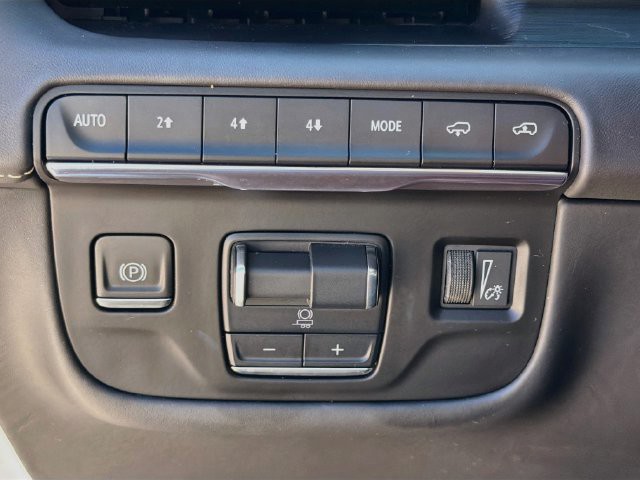 Used 2024 Crystal White Tricoat Cadillac 4WD Sport Platinum image 34