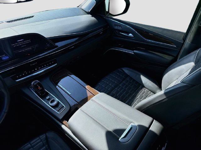 Used 2024 Crystal White Tricoat Cadillac 4WD Sport Platinum image 17