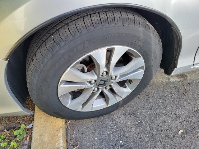 Used 2014 Silver Honda LX image 6