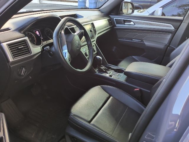 Used 2021 Gray Volkswagen 2.0T SE w/Technology image 5