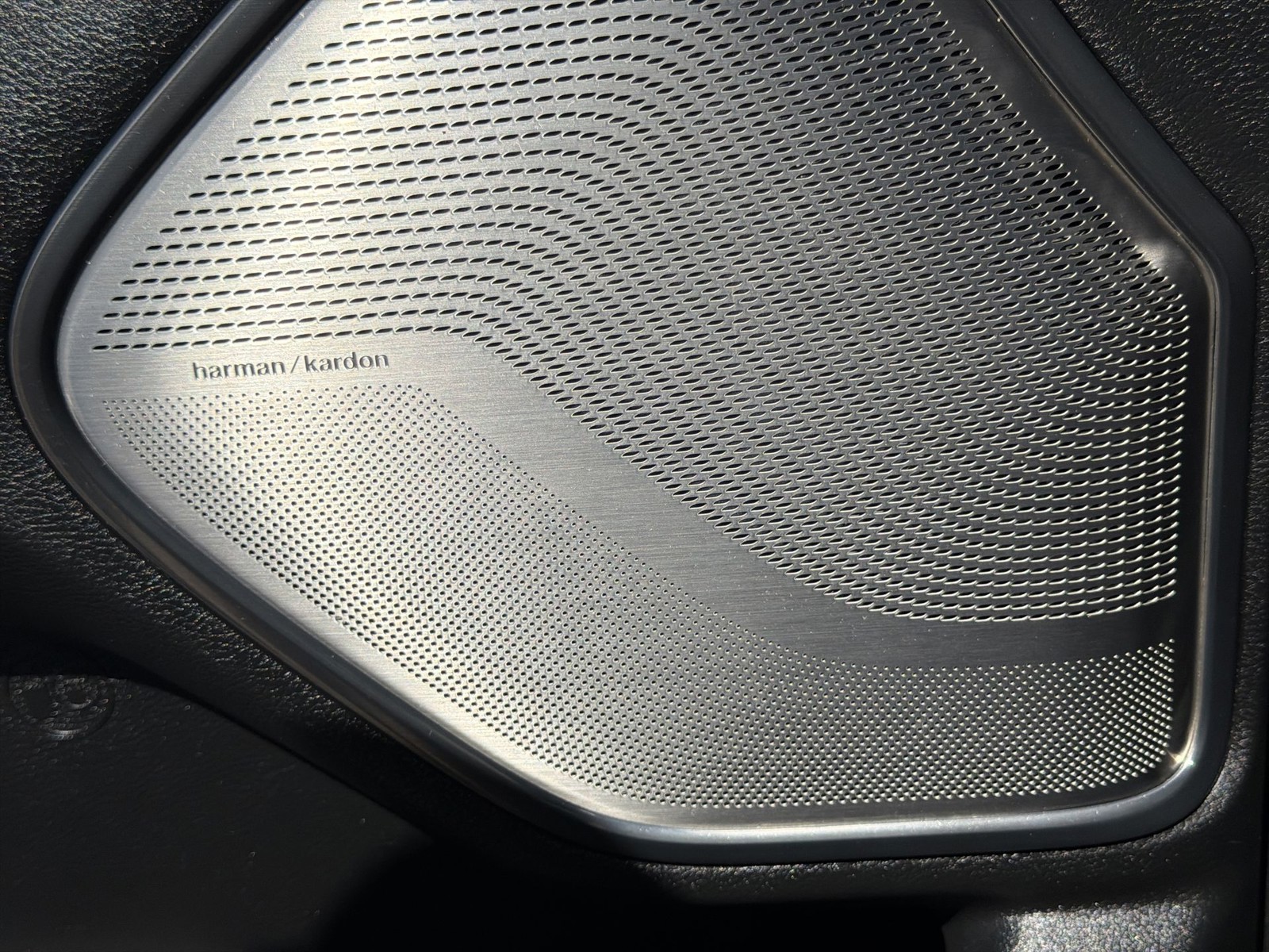 Used 2020 Diamond Black Crystal Pearlcoat Ram Limited image 20