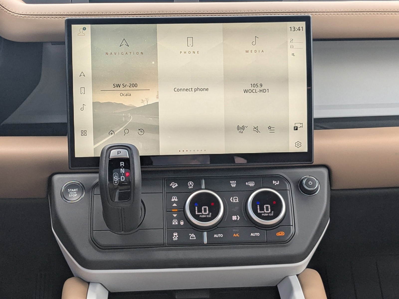New 2026 White Land Rover X-Dynamic SE image 20