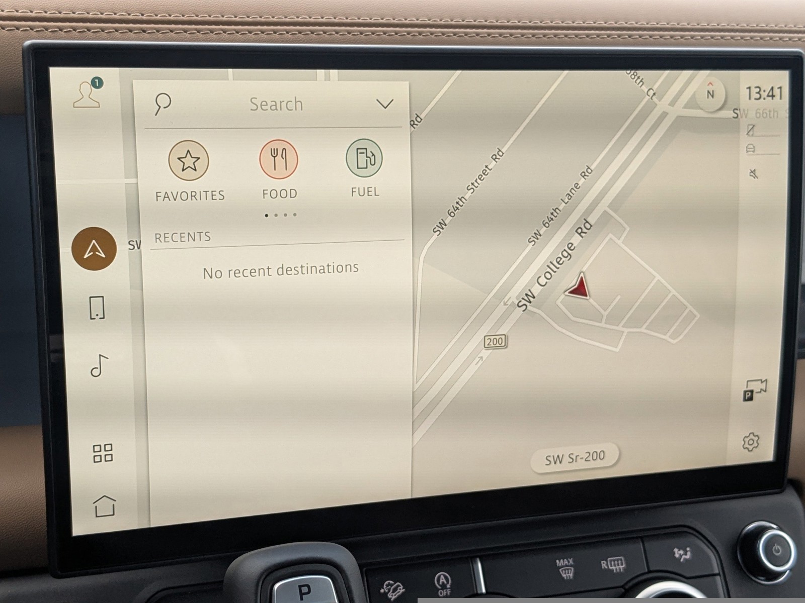New 2026 White Land Rover X-Dynamic SE image 25