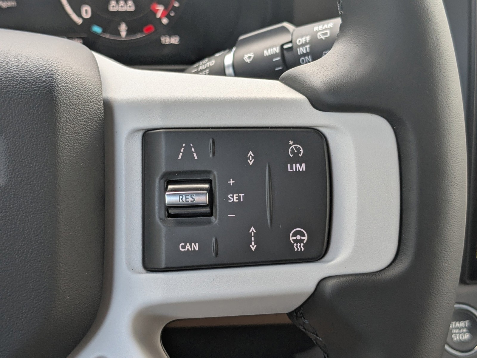 New 2026 White Land Rover X-Dynamic SE image 29