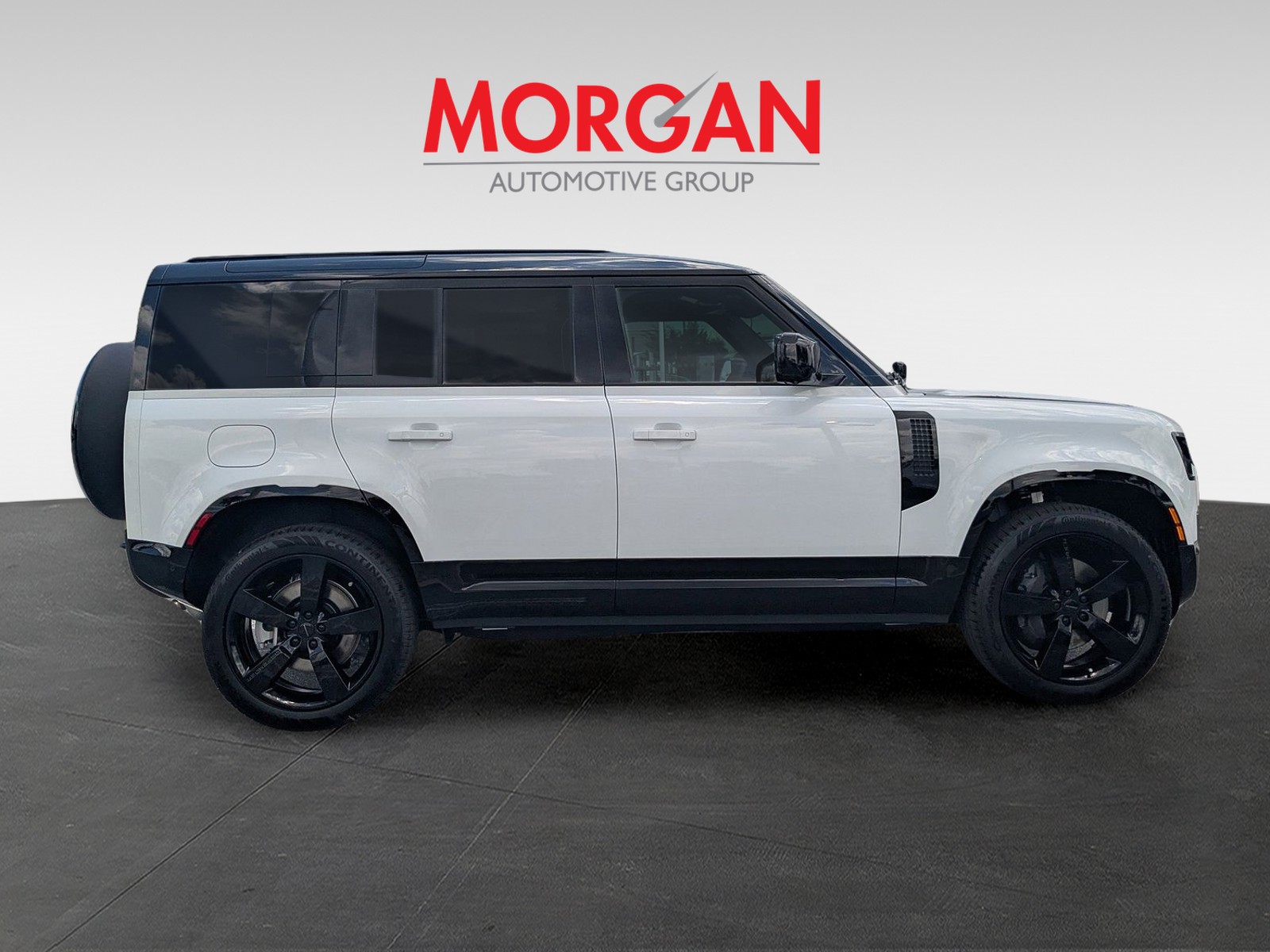 New 2026 White Land Rover X-Dynamic SE image 4