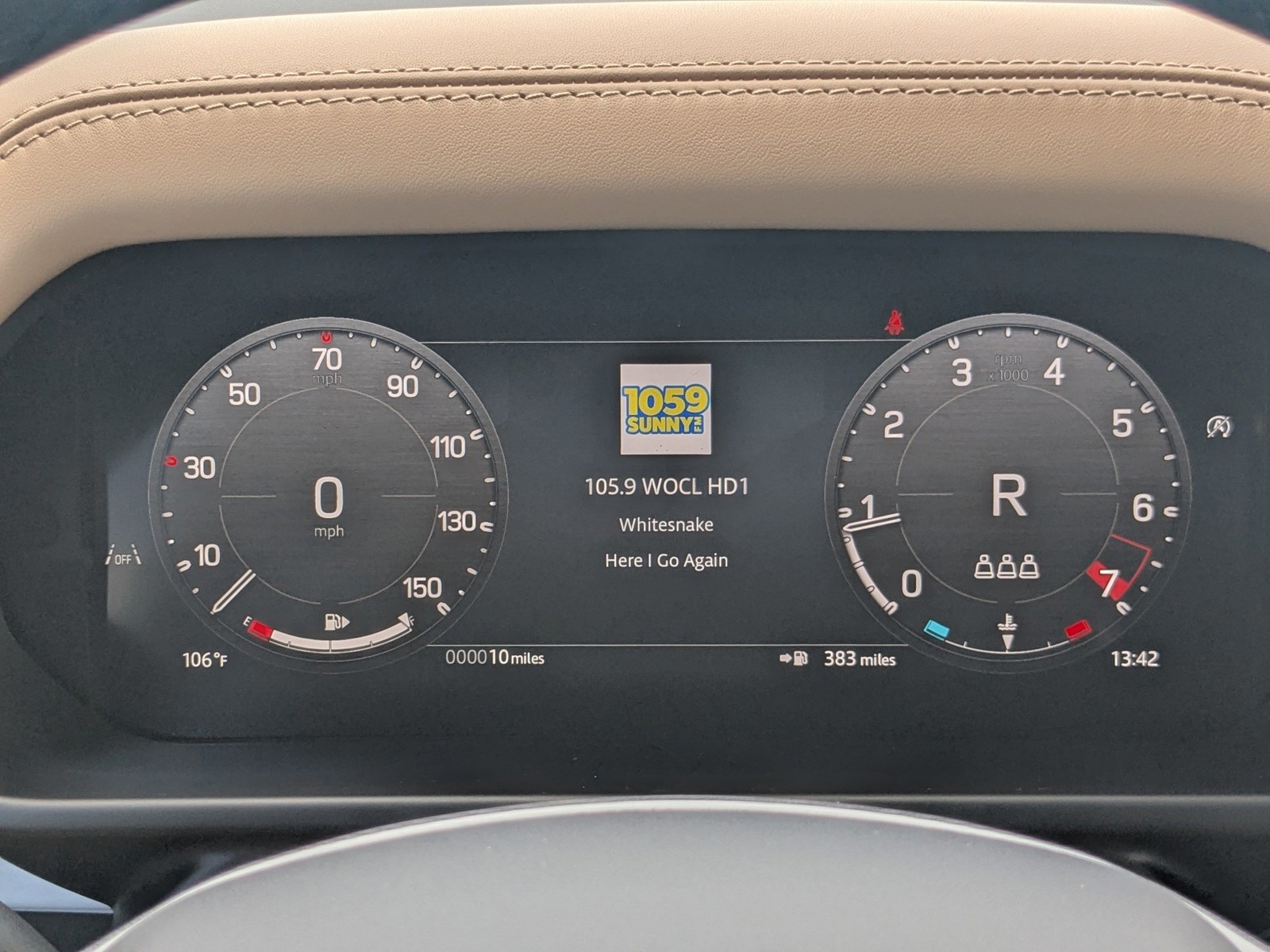 New 2026 White Land Rover X-Dynamic SE image 30