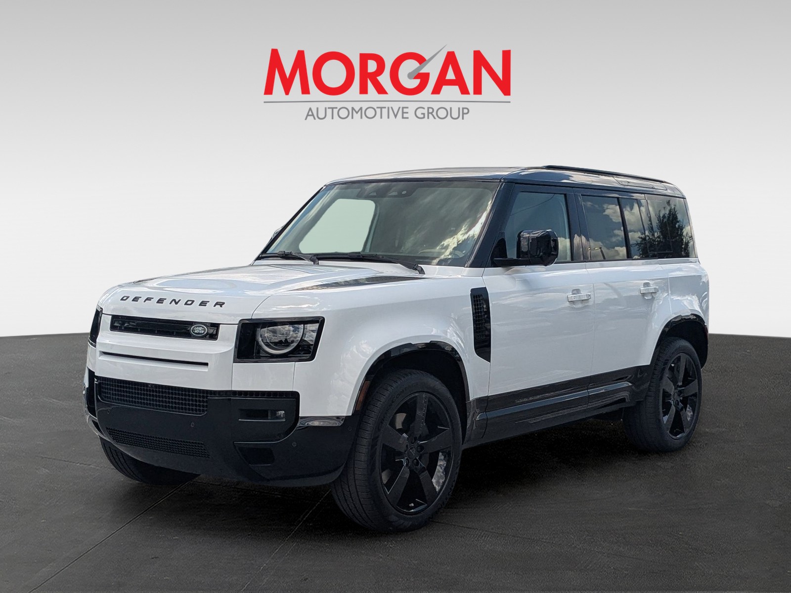 New 2026 White Land Rover X-Dynamic SE image 2
