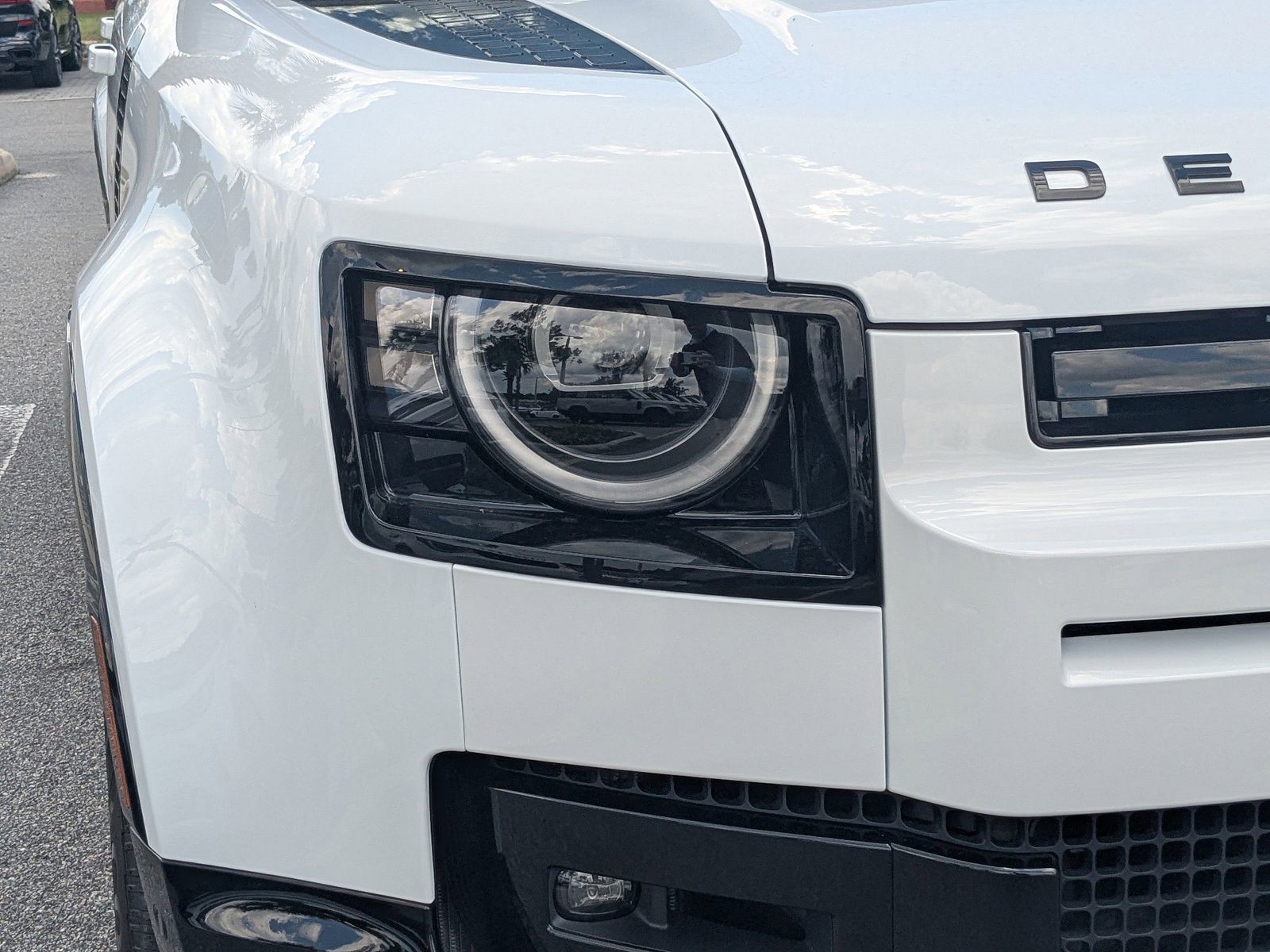 New 2026 White Land Rover X-Dynamic SE image 10