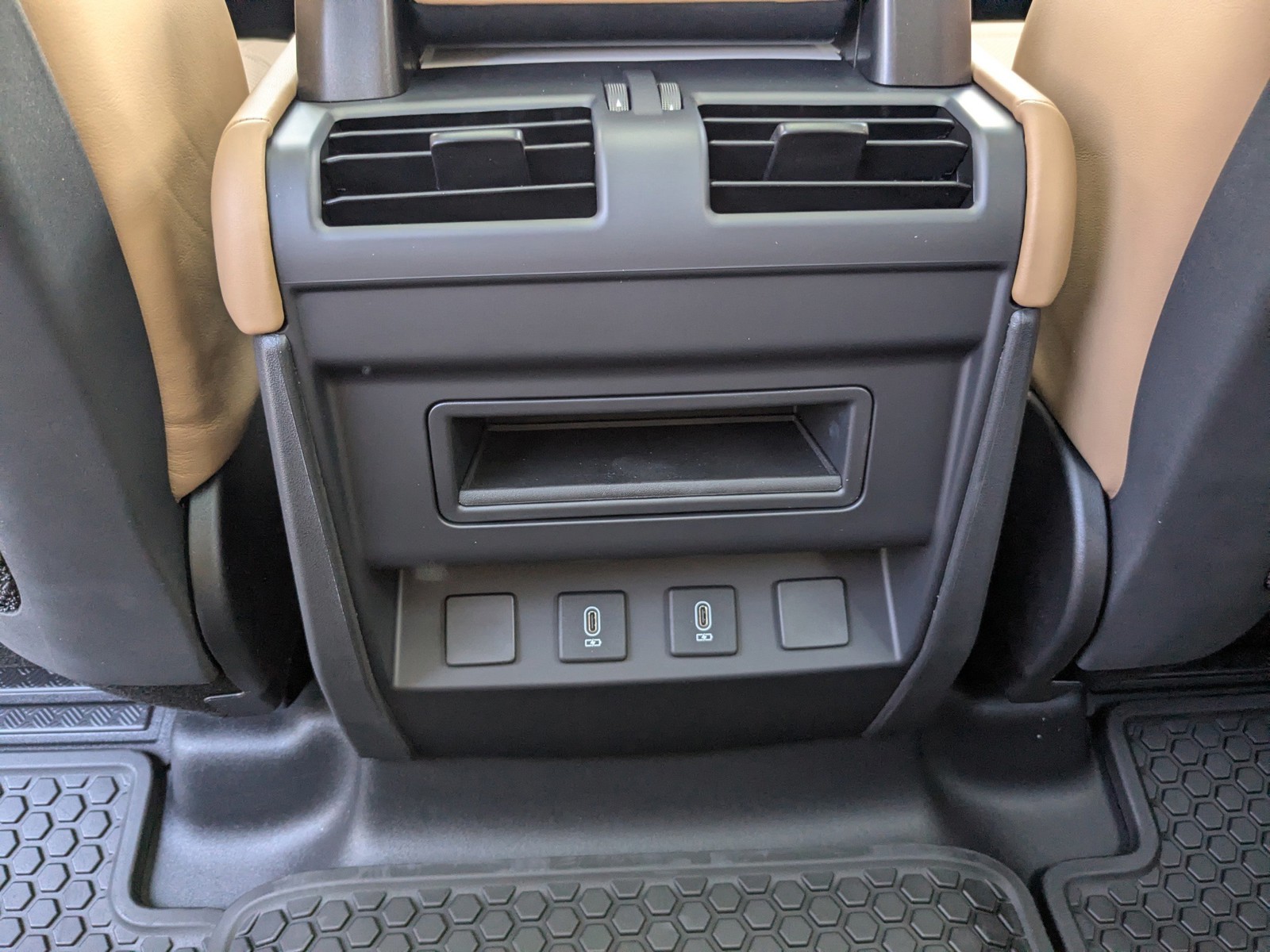 New 2026 White Land Rover X-Dynamic SE image 16