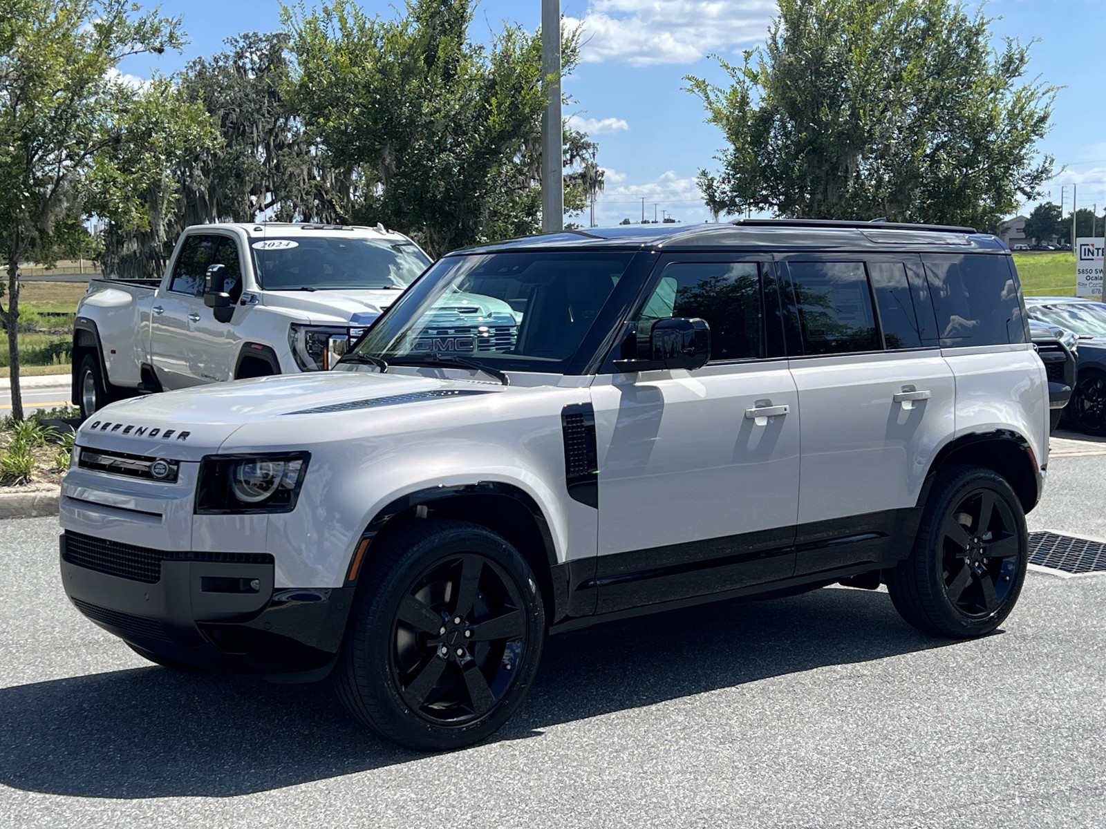 New 2026 Land Rover Defender 110 X-Dynamic SE 4D Sport Utility in