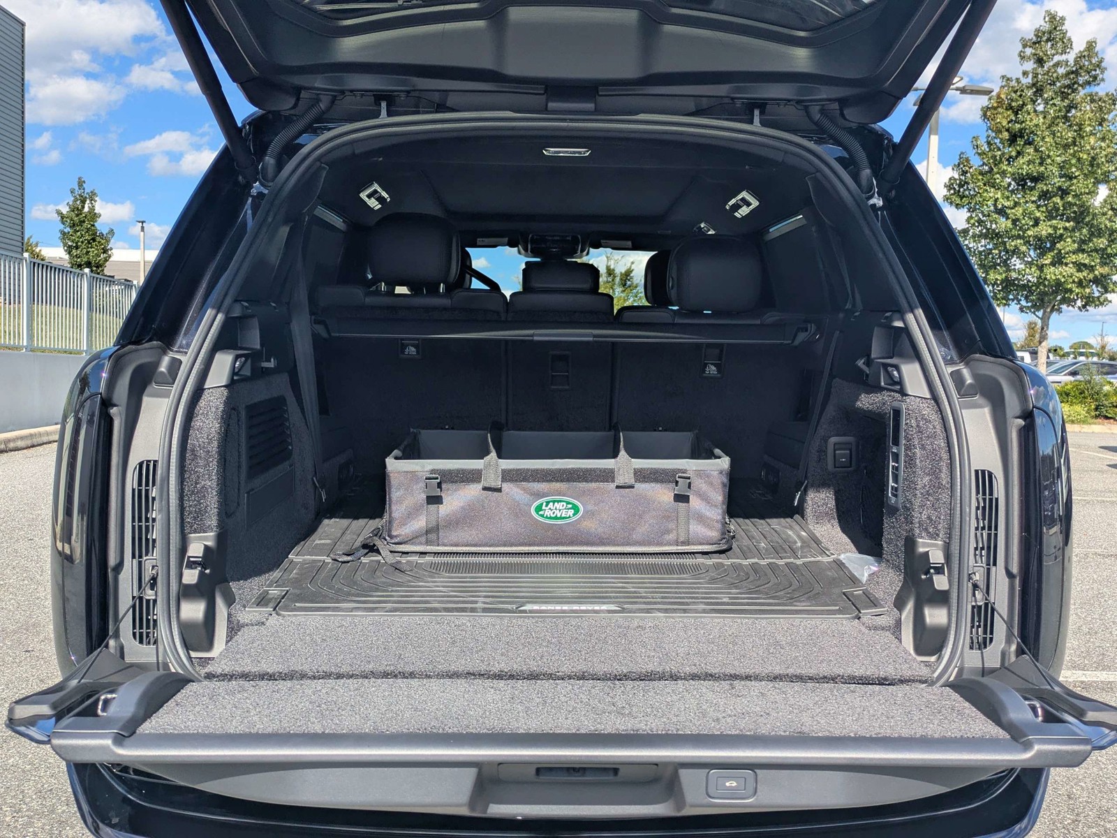 New 2027 Black Land Rover SE image 13