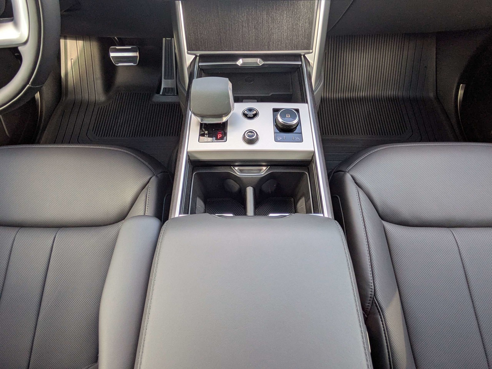 New 2027 Black Land Rover SE image 19