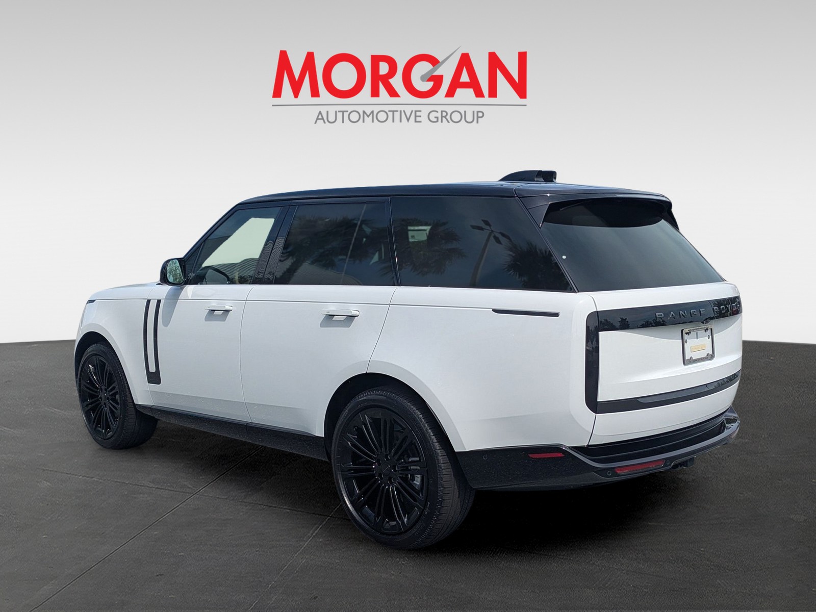 New 2026 White Land Rover SE image 4