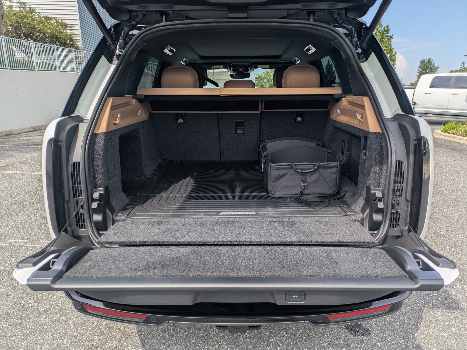 New 2026 White Land Rover SE image 13