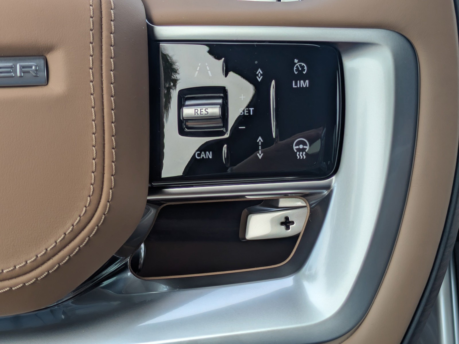 New 2026 White Land Rover SE image 27