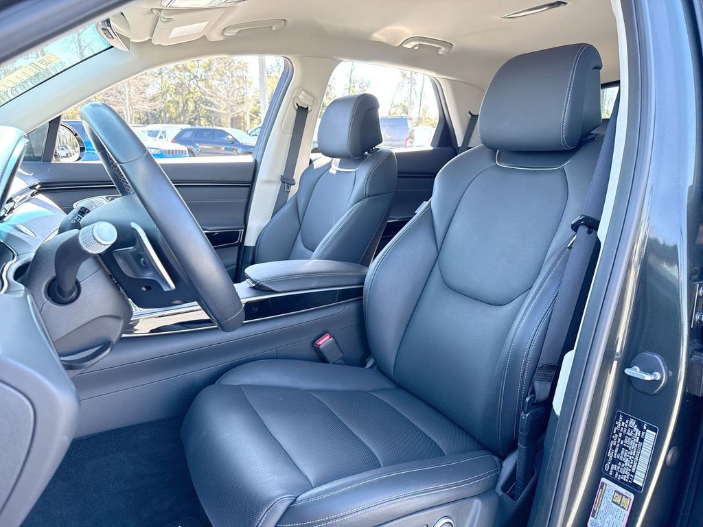2025 GENESIS GV70 Standard - Photo 11