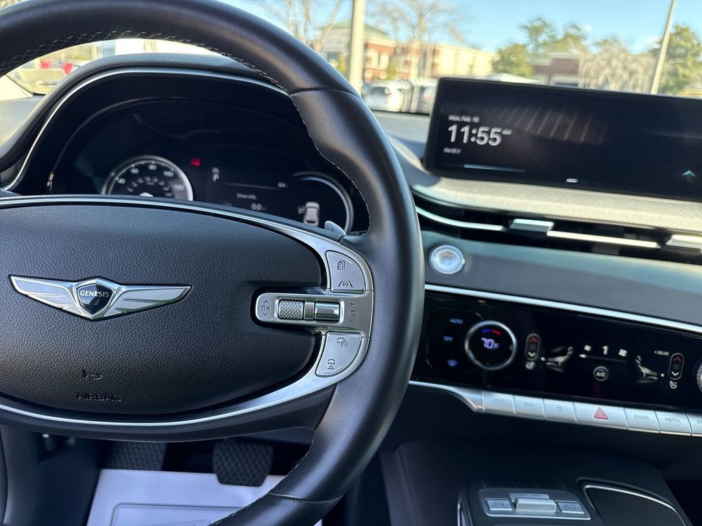 2025 GENESIS GV70 Standard - Photo 15