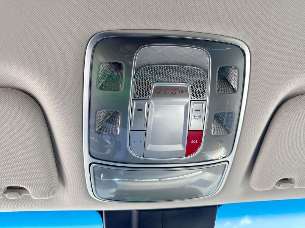 2025 GENESIS GV70 Standard - Photo 16
