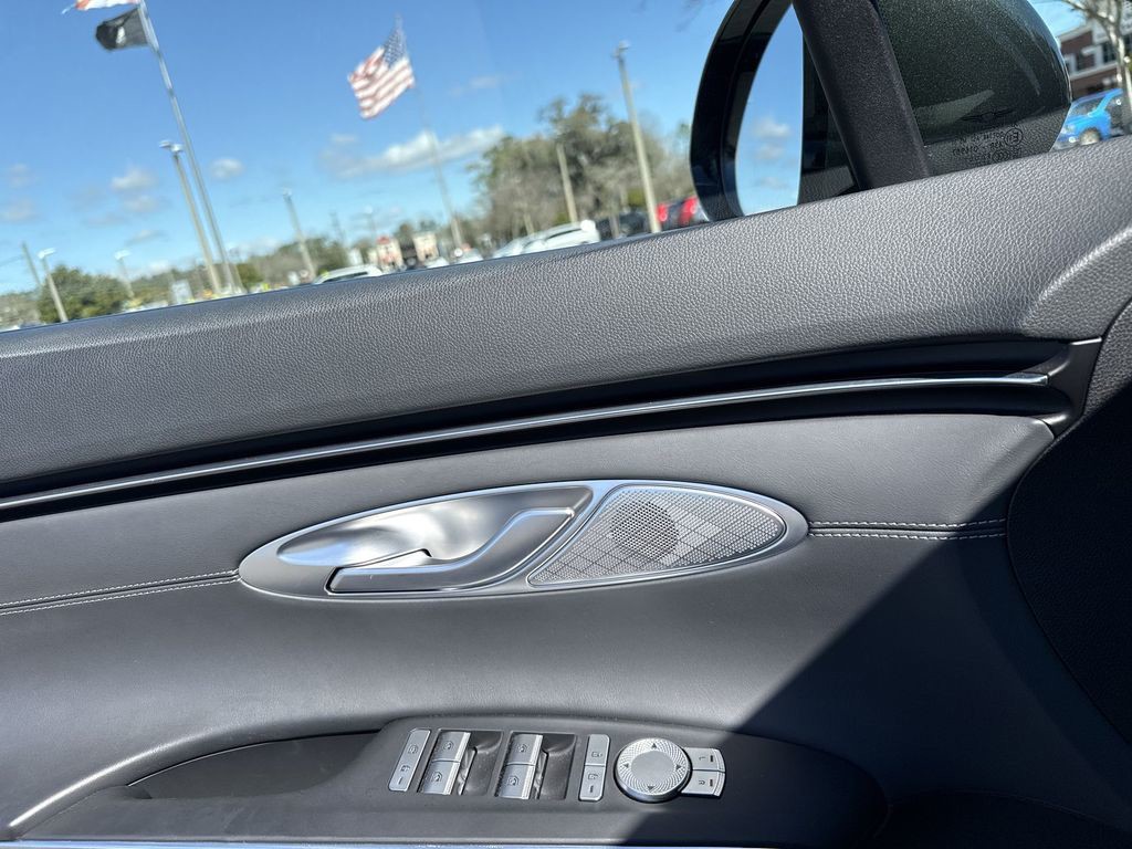 2025 GENESIS GV70 Standard - Photo 13