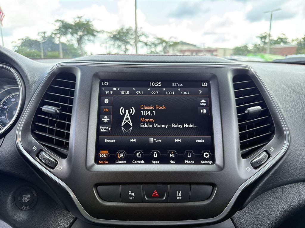Used 2021 Orange Jeep Trailhawk image 23
