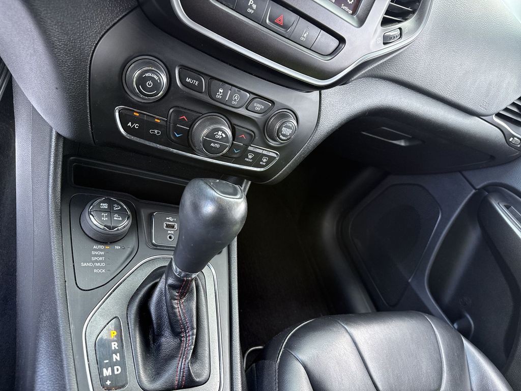 Used 2021 Orange Jeep Trailhawk image 20