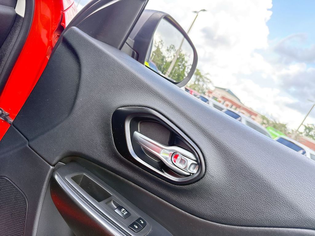 Used 2021 Orange Jeep Trailhawk image 29