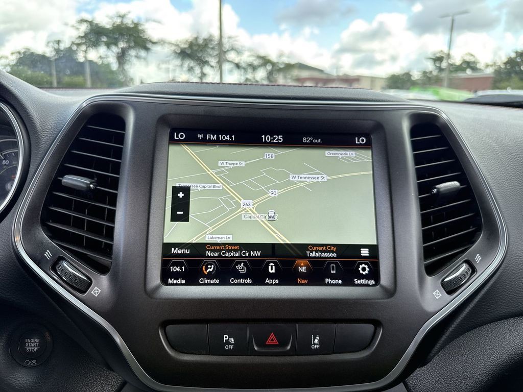 Used 2021 Orange Jeep Trailhawk image 24