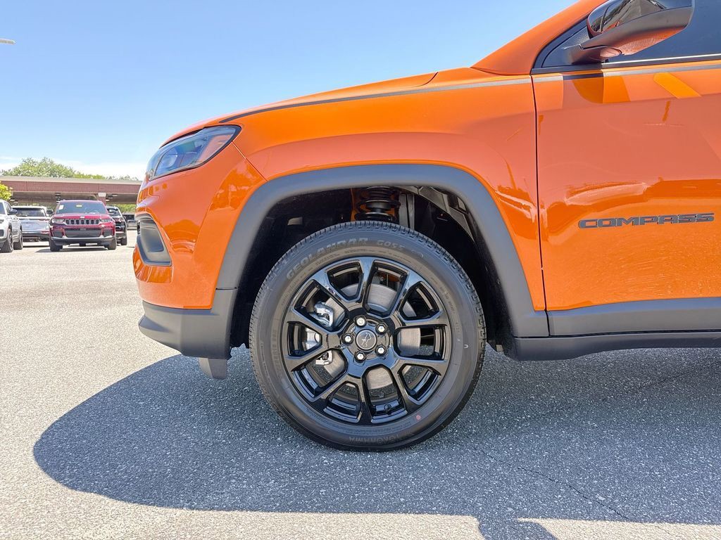 New 2026  Jeep Latitude image 9