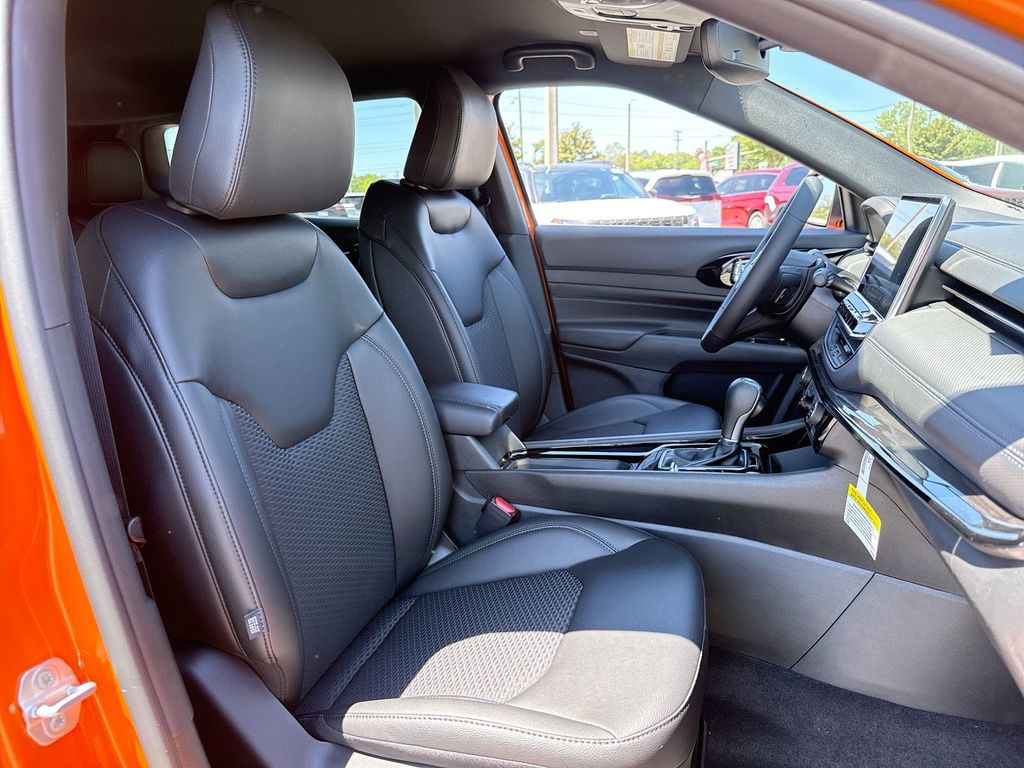 New 2026  Jeep Latitude image 24