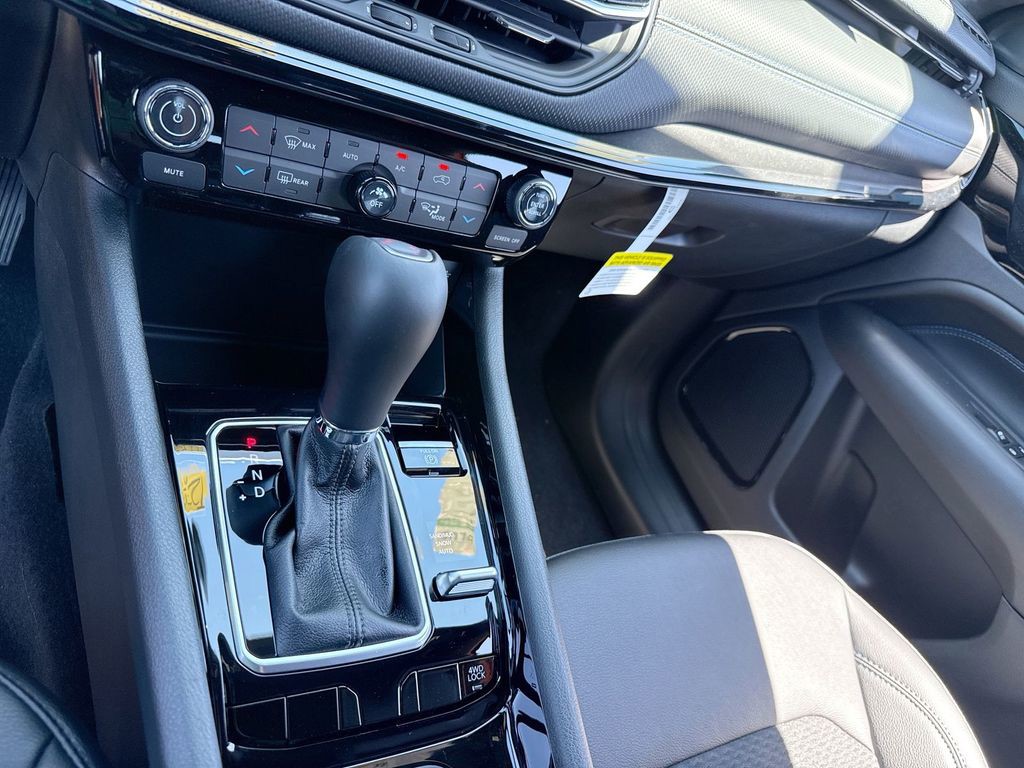 New 2026  Jeep Latitude image 17
