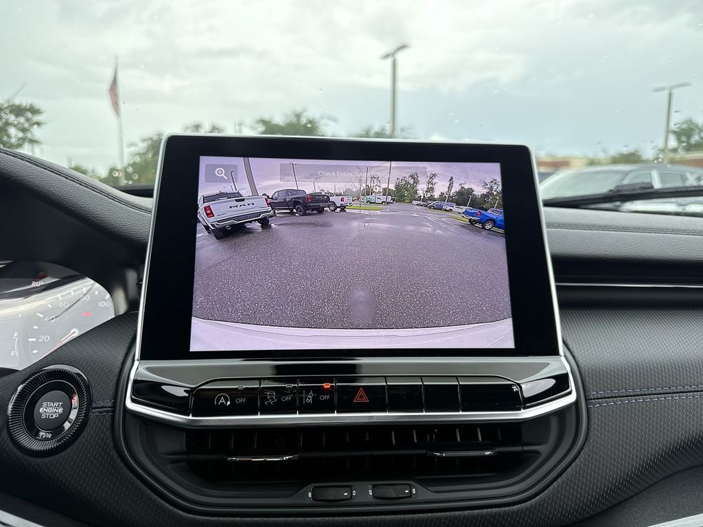New 2026 White Jeep Latitude image 25