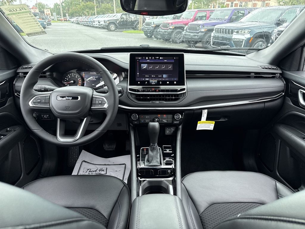 New 2026 White Jeep Latitude image 27