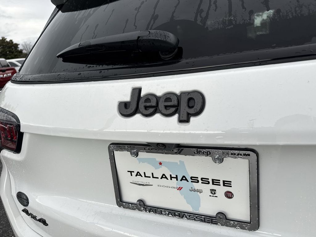 New 2026 White Jeep Latitude image 6