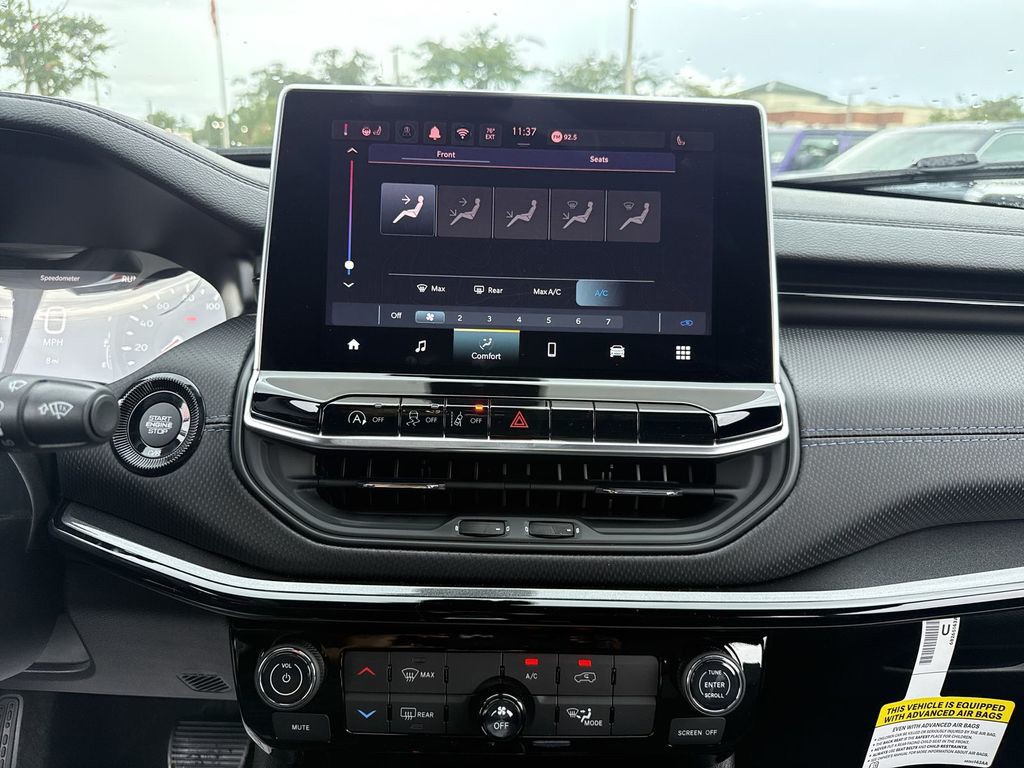 New 2026 White Jeep Latitude image 23