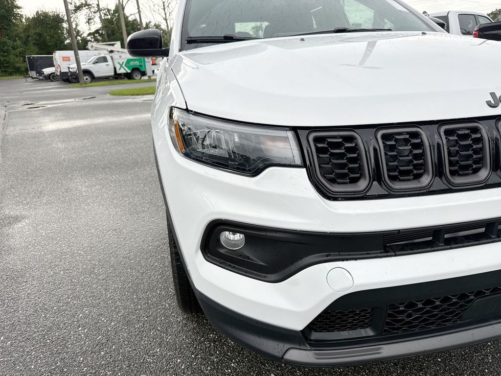 New 2026 White Jeep Latitude image 11
