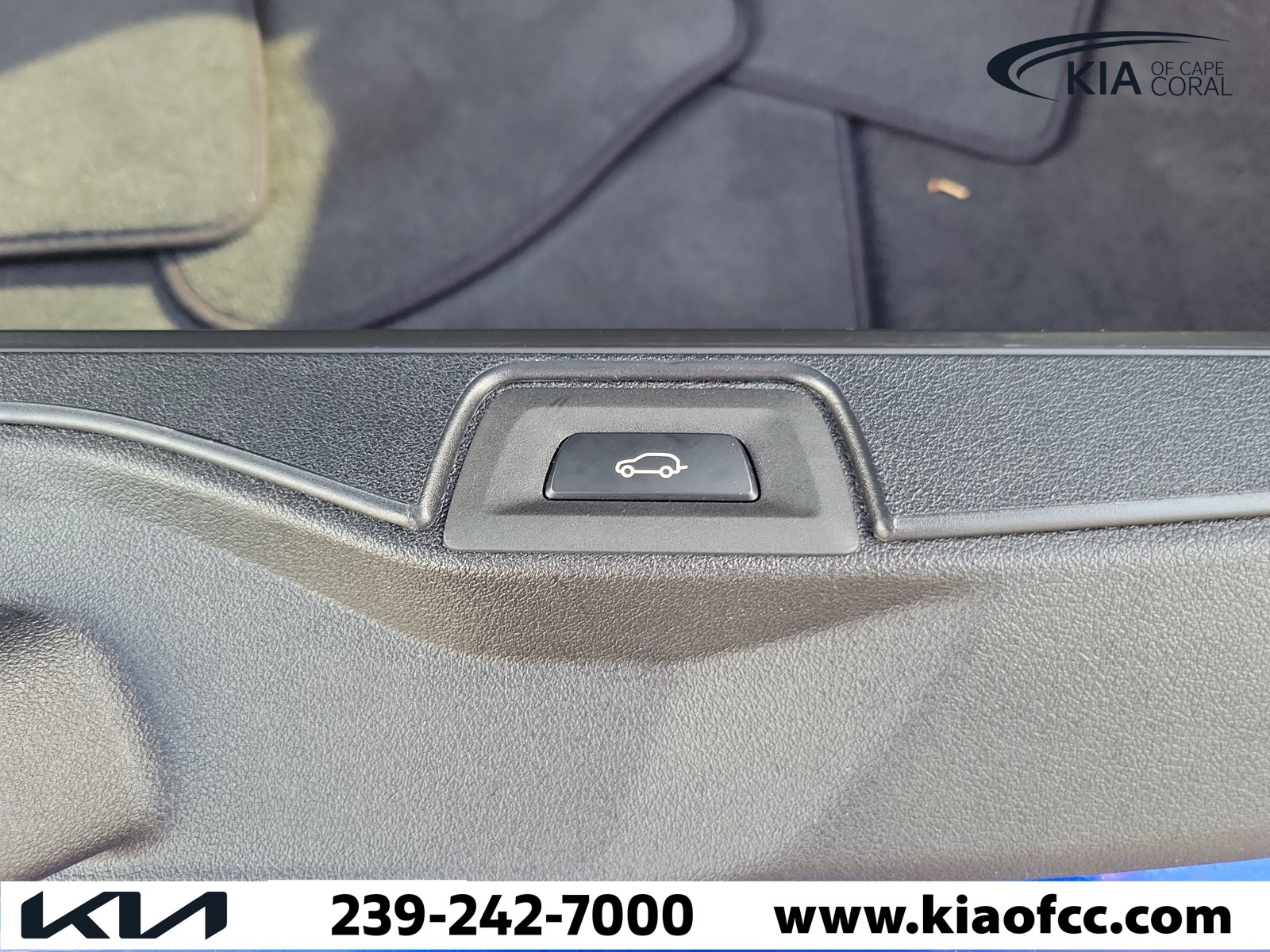Used 2026 Blue Metallic BMW M60i image 12