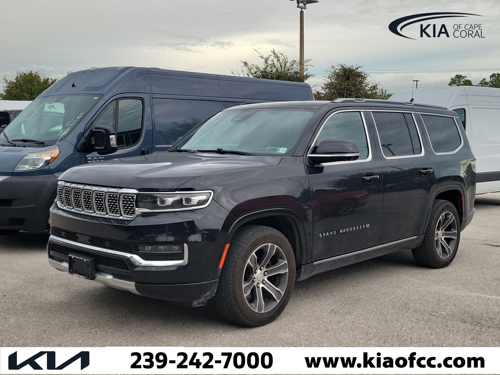 Used 2022 Diamond Black Crystal Pearlcoat Jeep Series I image 3
