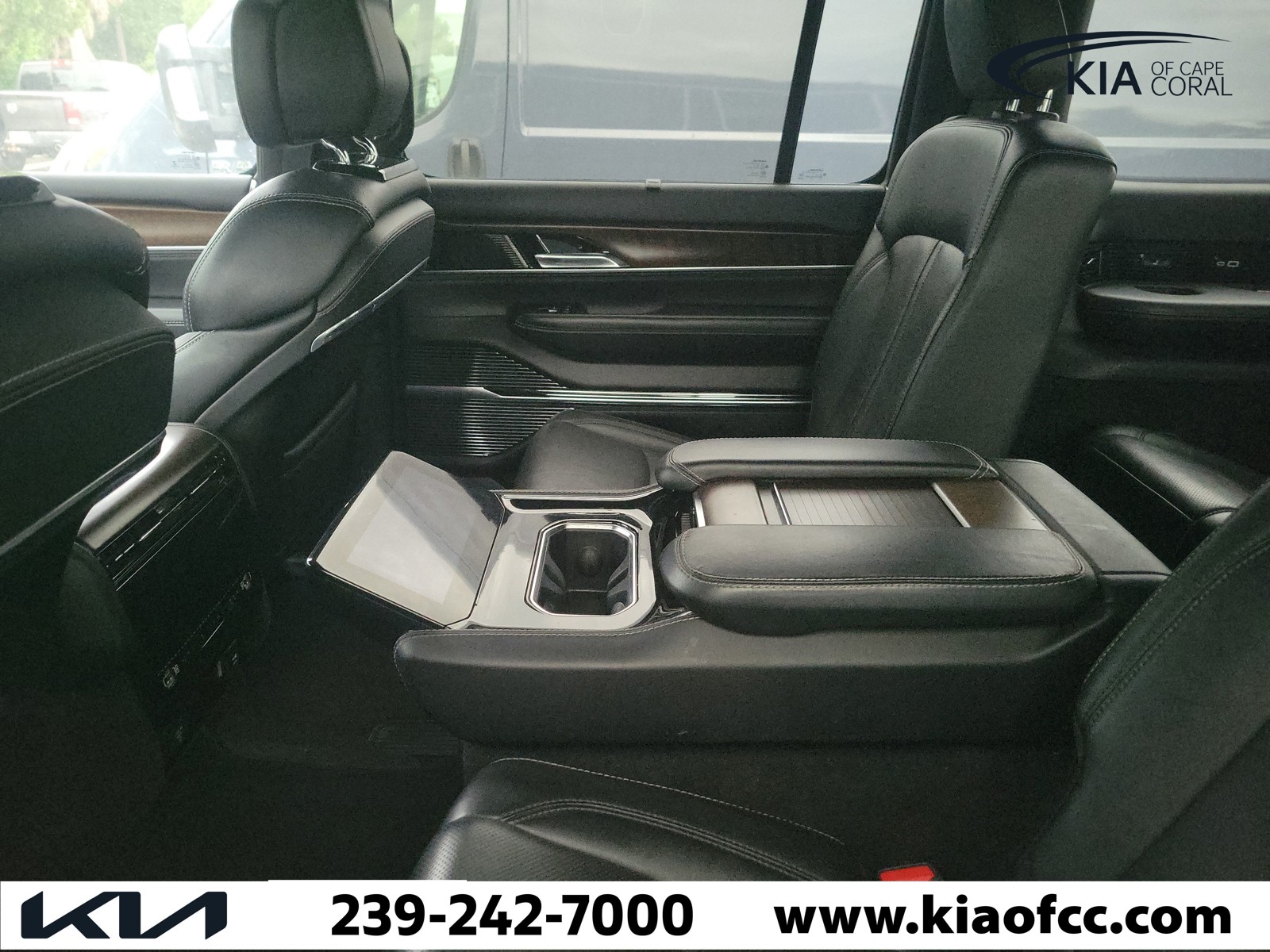 Used 2022 Diamond Black Crystal Pearlcoat Jeep Series I image 10
