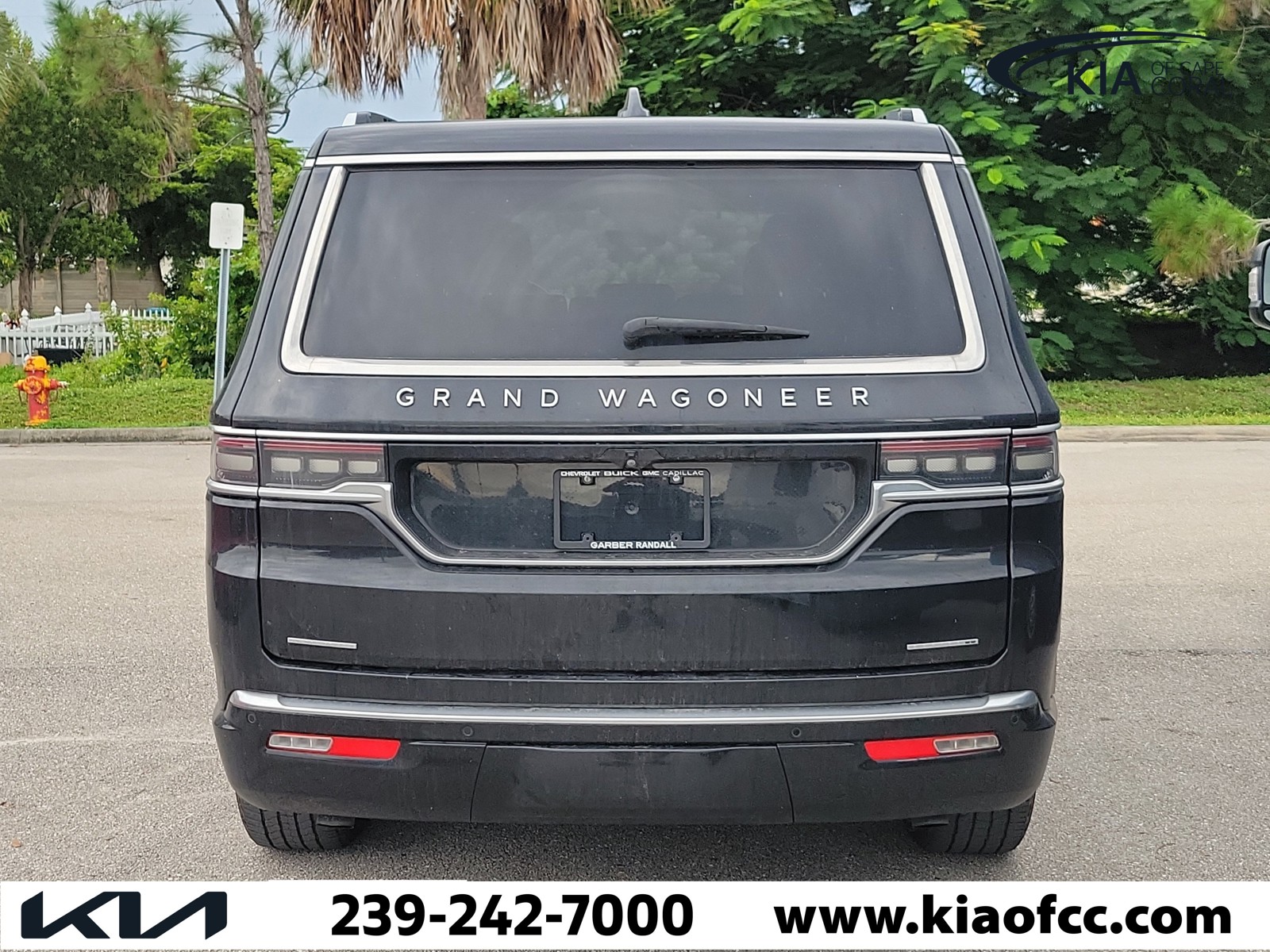 Used 2022 Diamond Black Crystal Pearlcoat Jeep Series I image 5