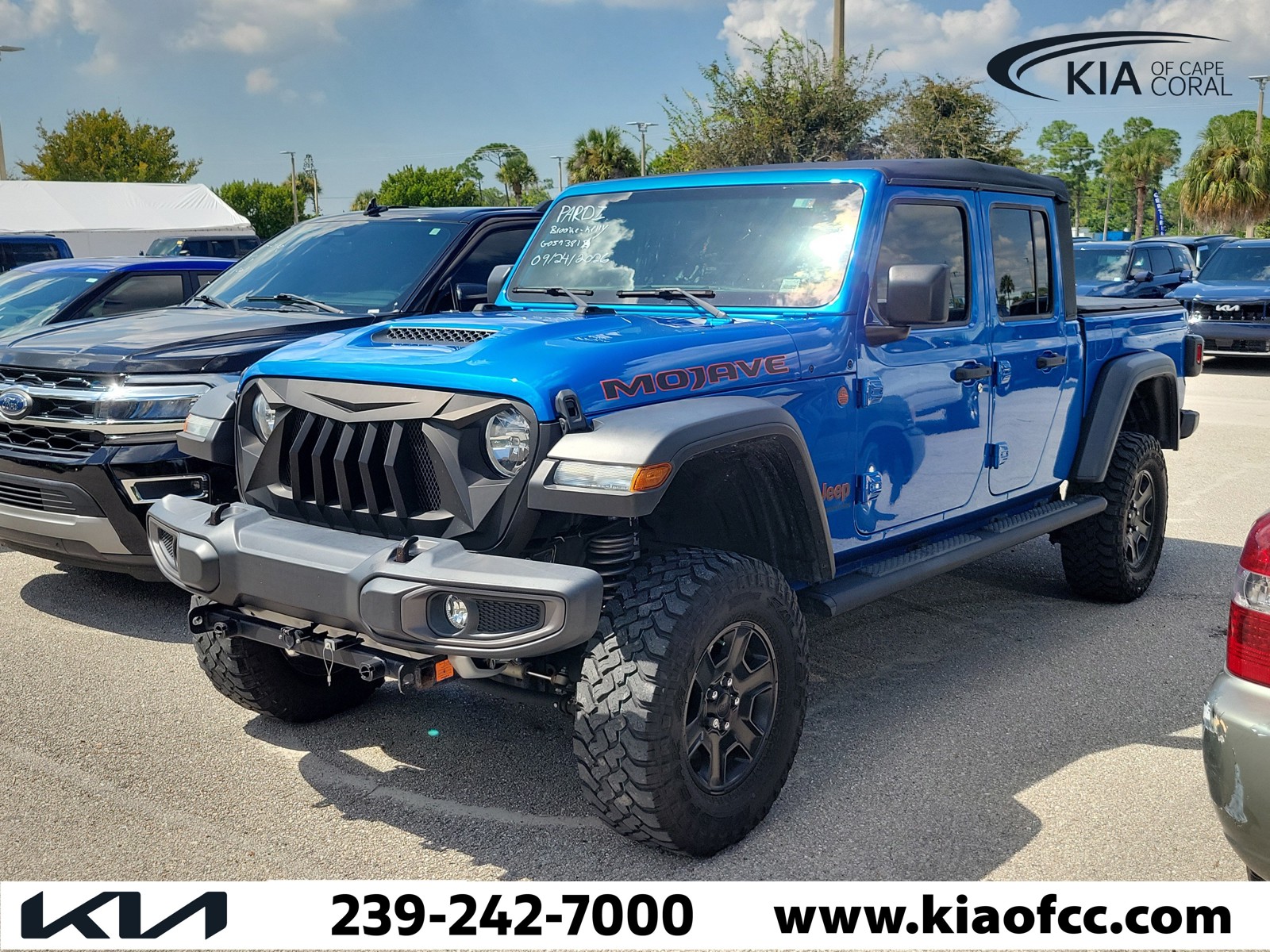 Used 2021 Hydro Blue Pearlcoat Jeep Mojave image 3