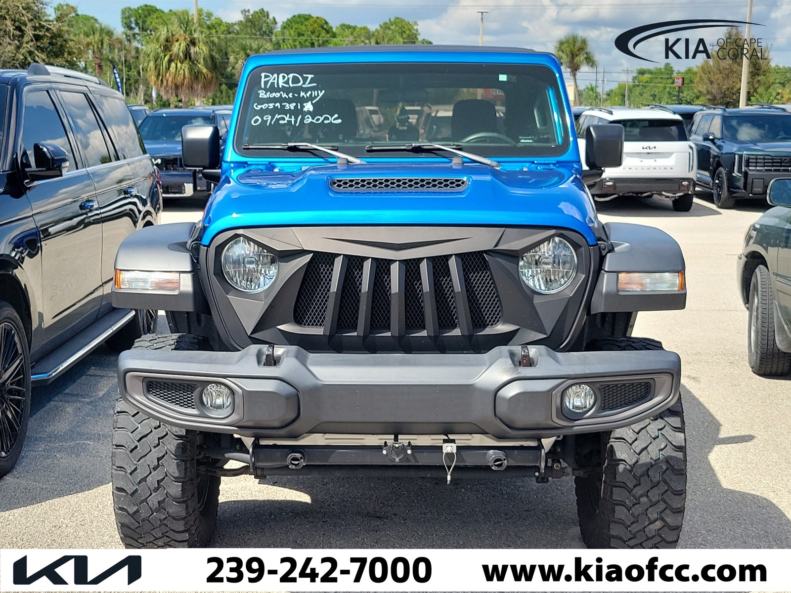 Used 2021 Hydro Blue Pearlcoat Jeep Mojave image 2