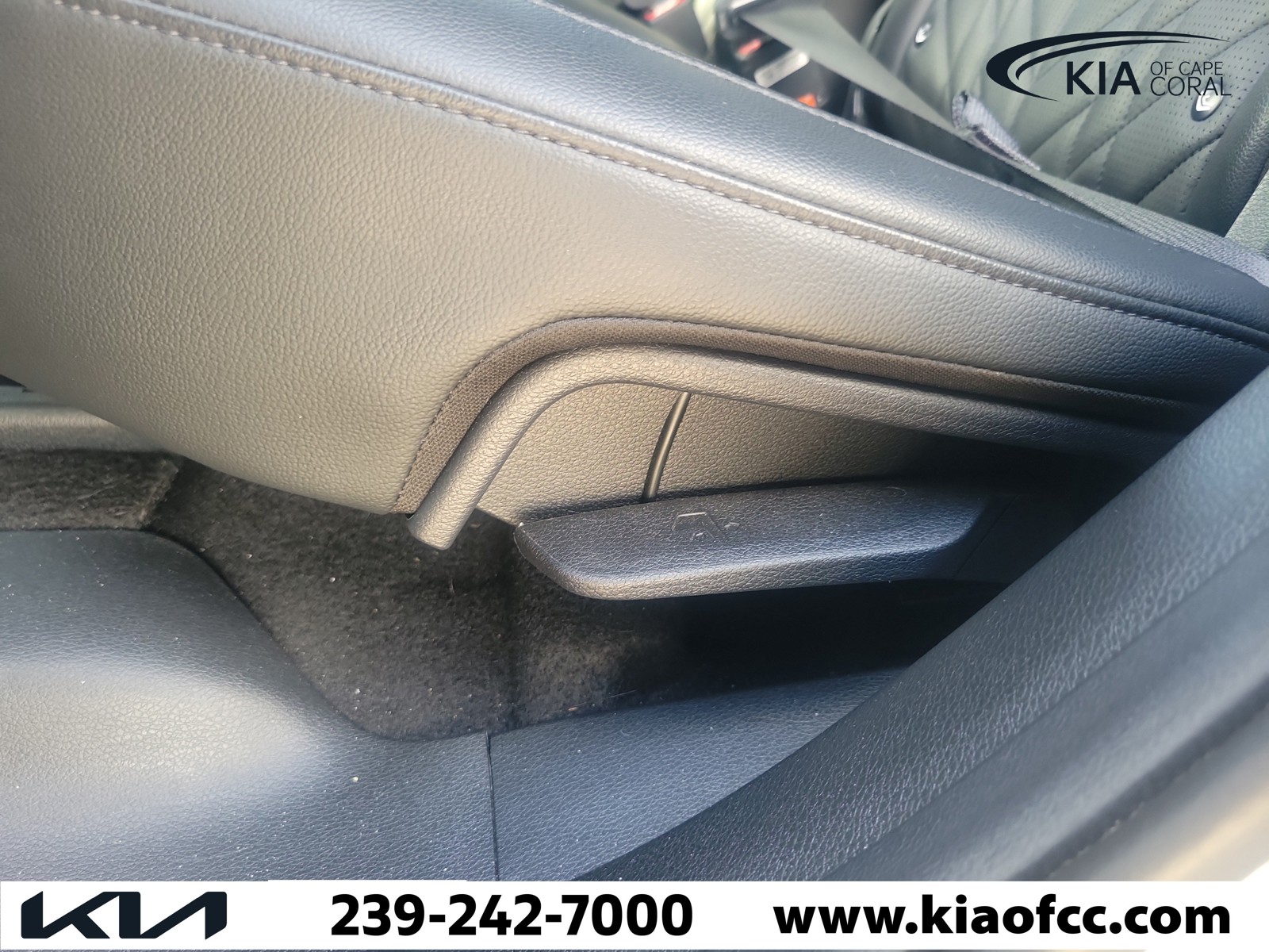 Certified Used 2024 Wolf Gray Kia X-Line image 15