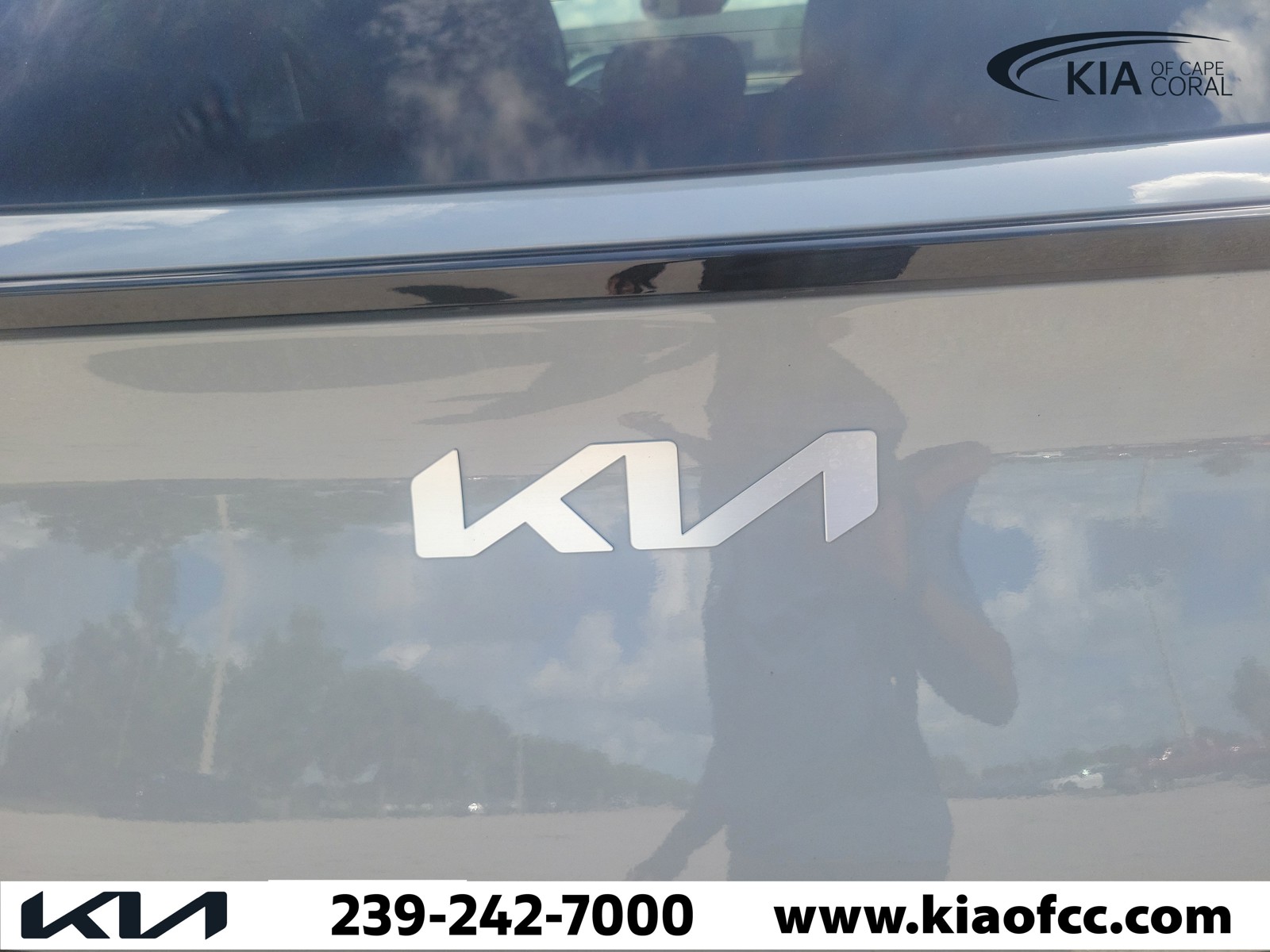 Certified Used 2024 Wolf Gray Kia X-Line image 11