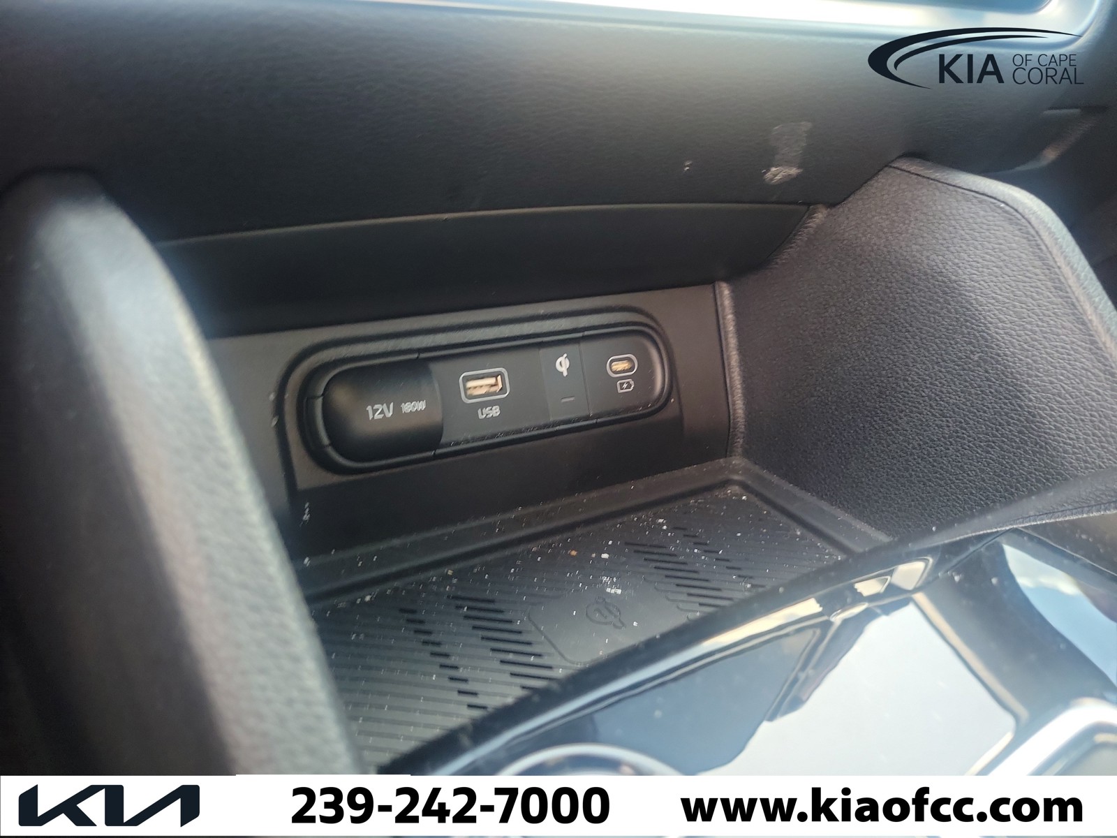 Certified Used 2024 Wolf Gray Kia X-Line image 32