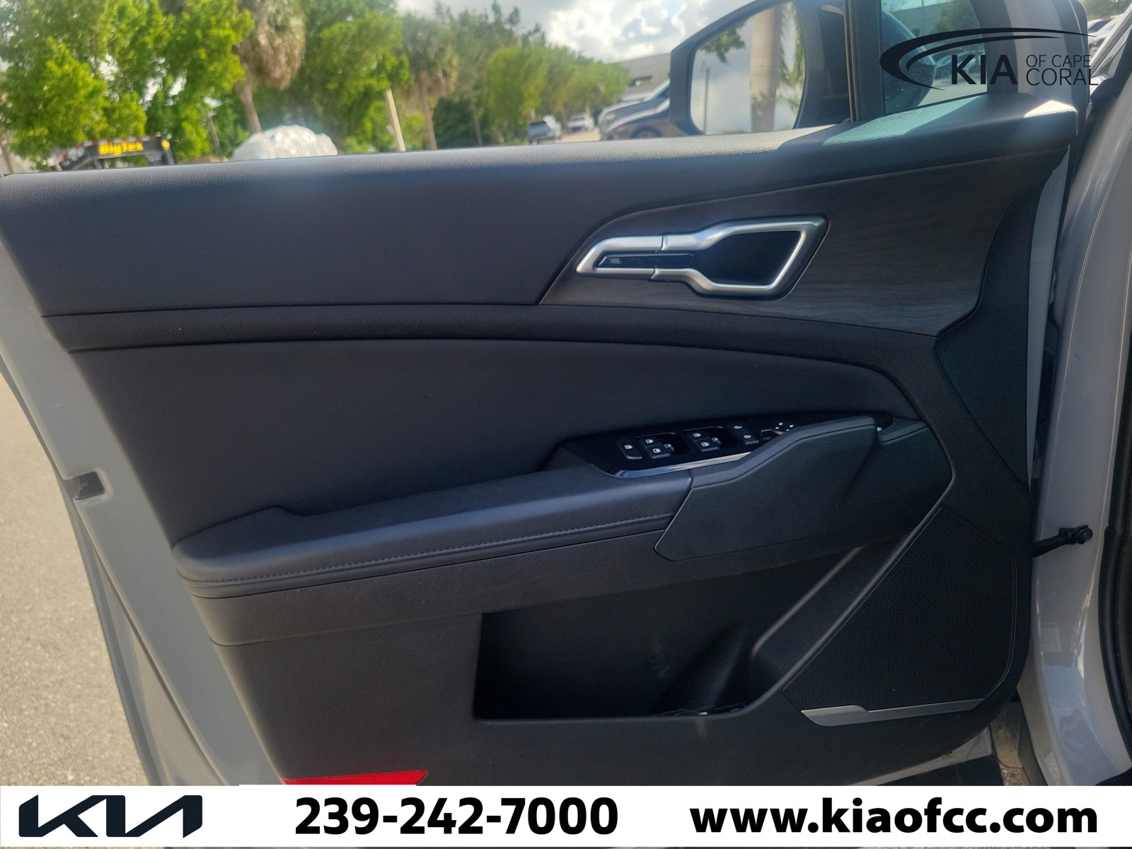 Certified Used 2024 Wolf Gray Kia X-Line image 25