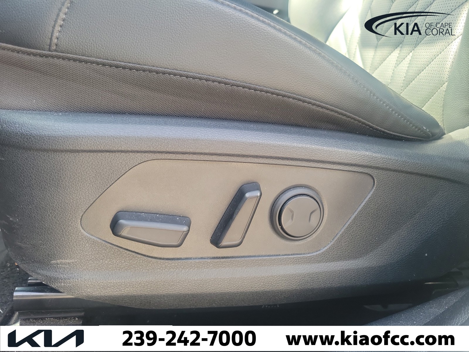 Certified Used 2024 Wolf Gray Kia X-Line image 27