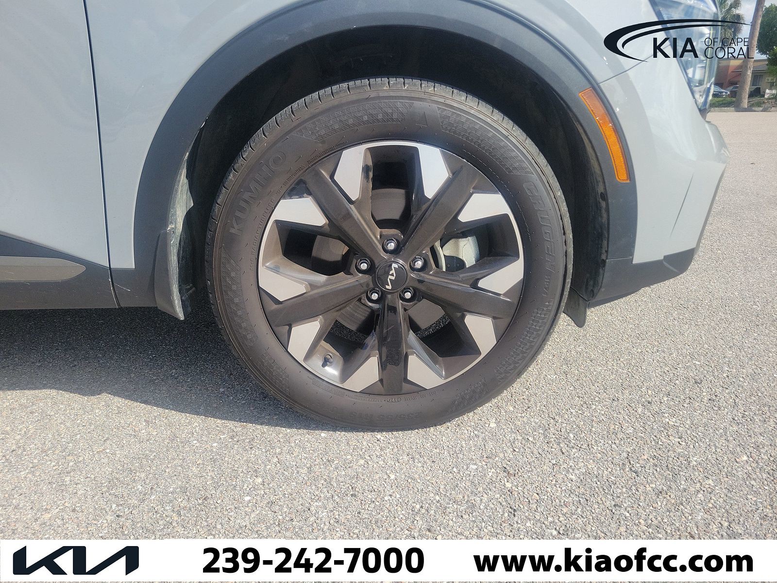 Certified Used 2024 Wolf Gray Kia X-Line image 7