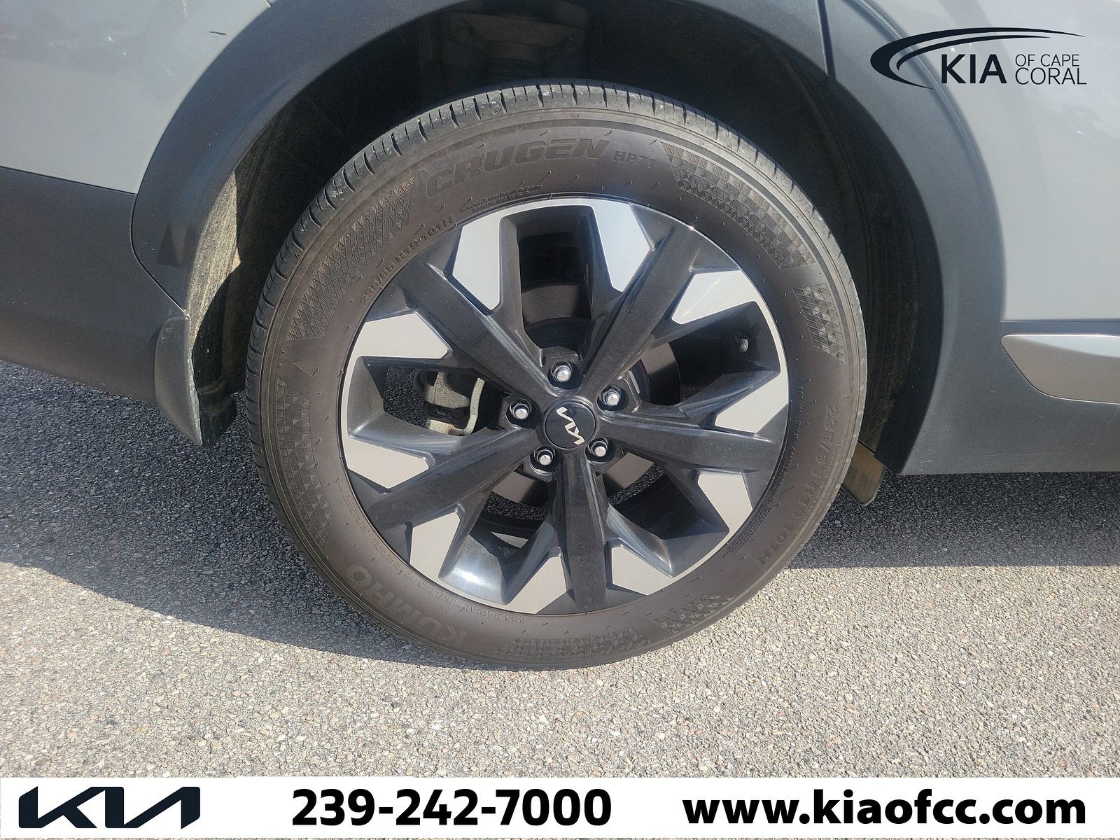 Certified Used 2024 Wolf Gray Kia X-Line image 9
