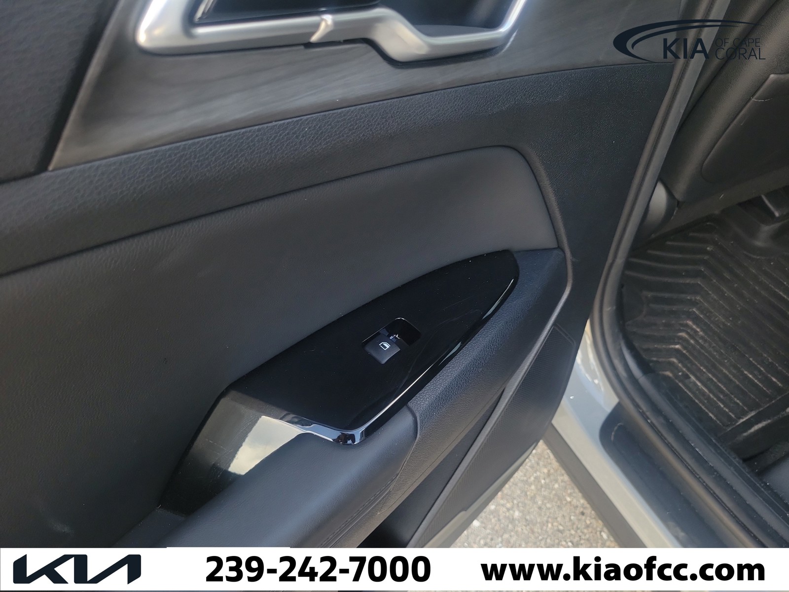Certified Used 2024 Wolf Gray Kia X-Line image 14