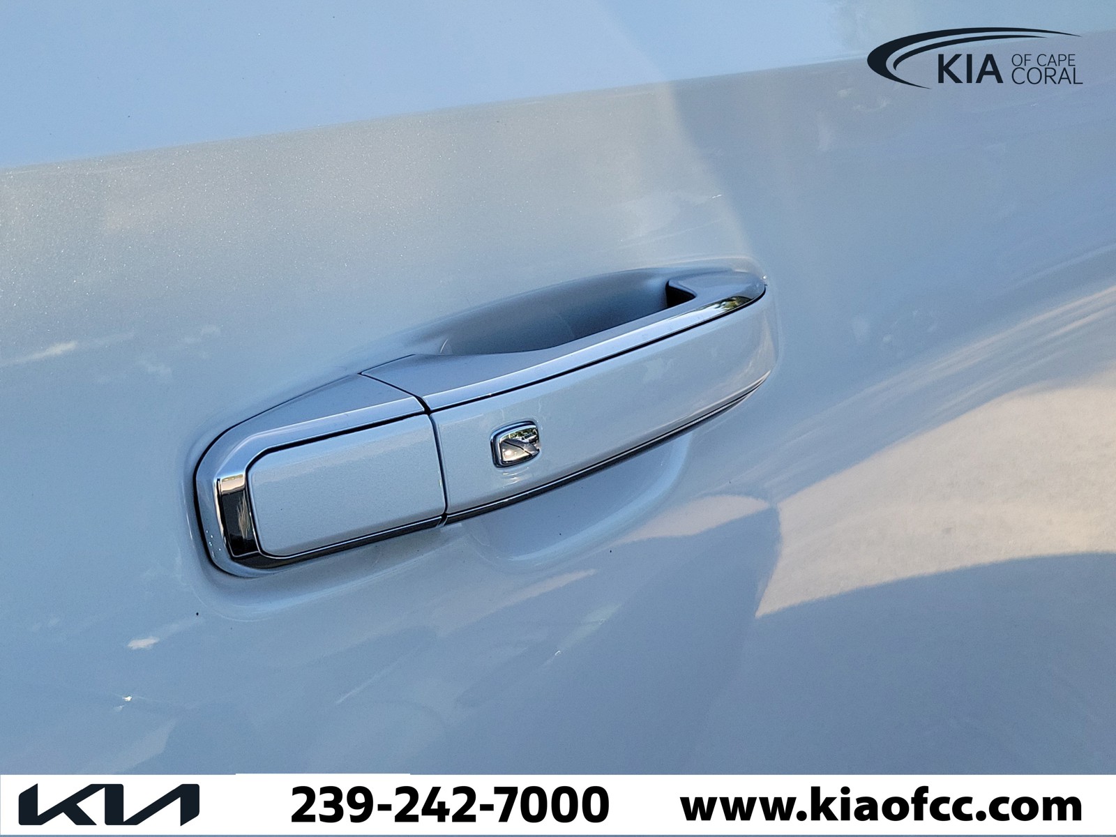 Used 2022 Iridescent Pearl Tricoat Chevrolet Premier image 9